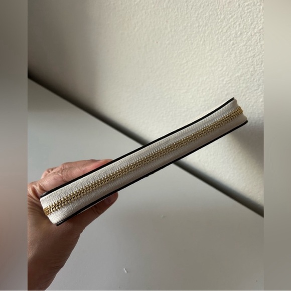 COACH EUC ZIPPERED WALLET - Picture 3 of 4